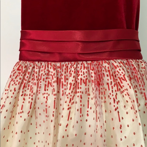 Child’s red and white dress - Picture 2 of 4